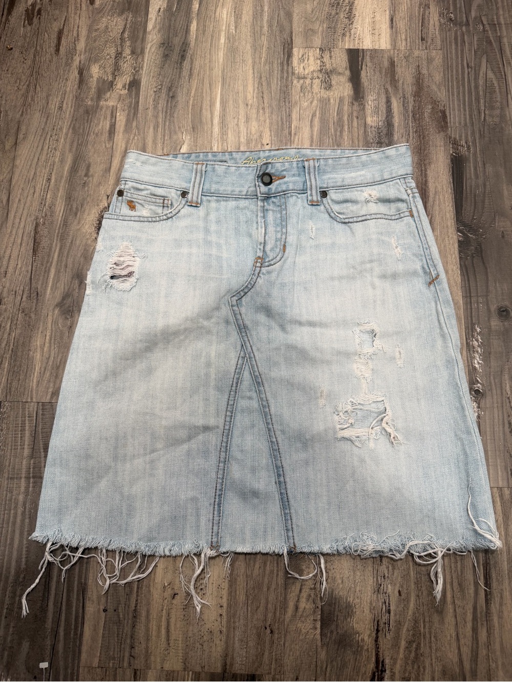Vintage Y2K Abercrombie light Wash Distressed Denim Skirt 2 Tuscan mom